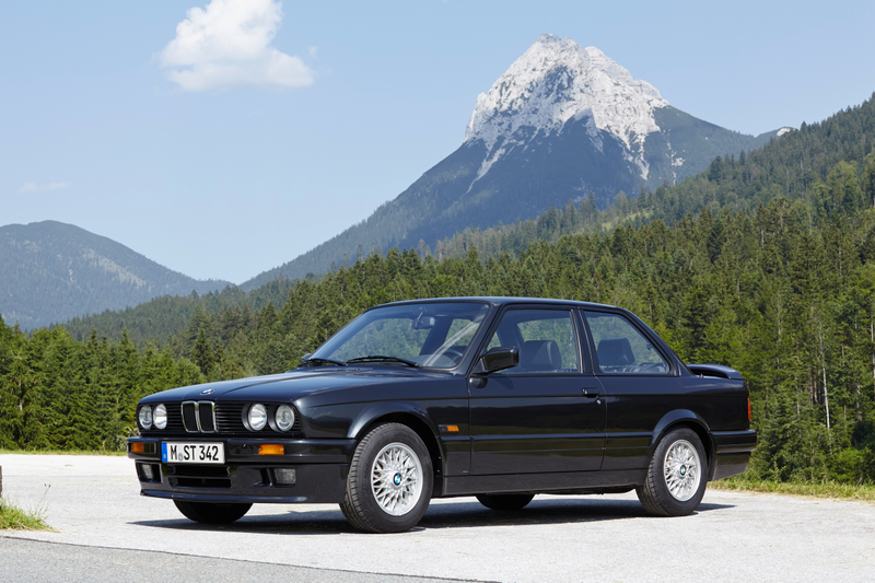 Illustration for article titled I'm Looking For a Radwood-Style Car For The Occasional Track Day For Under $10,000! What Should I Buy?
